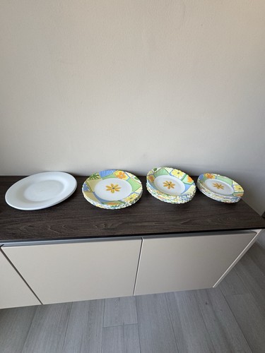 Stock servizio piatti - , pz